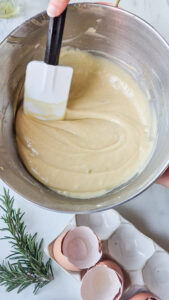 Olivenölkuchen mit Rosmarin und Zitrone – saftig und aromatisch Olivenölkuchen mit Rosmarin und Zitrone – saftig und aromatisch Olivenöl Kuchen Mit Rosmarin Provence 8 169x300