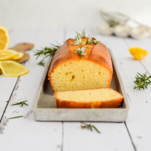 Olivenölkuchen mit Rosmarin und Zitrone – saftig und aromatisch