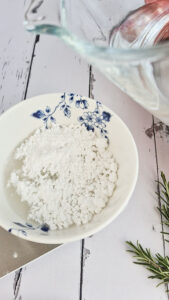 Olivenölkuchen mit Rosmarin und Zitrone – saftig und aromatisch Olivenölkuchen Aus Der Provence Backen Rezept 1 169x300