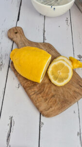 Olivenölkuchen mit Rosmarin und Zitrone – saftig und aromatisch Olivenölkuchen mit Rosmarin und Zitrone – saftig und aromatisch Olivenölkuchen Aus Der Provence Backen Rezept 2 169x300