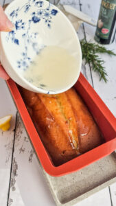 Olivenölkuchen mit Rosmarin und Zitrone – saftig und aromatisch Olivenölkuchen Aus Der Provence Backen Rezept 3 169x300