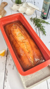 Olivenölkuchen mit Rosmarin und Zitrone – saftig und aromatisch Olivenölkuchen mit Rosmarin und Zitrone – saftig und aromatisch Olivenölkuchen Aus Der Provence Backen Rezept 4 169x300