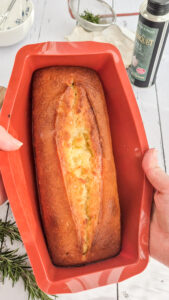 Olivenölkuchen mit Rosmarin und Zitrone – saftig und aromatisch Olivenölkuchen mit Rosmarin und Zitrone – saftig und aromatisch Olivenölkuchen Aus Der Provence Backen Rezept 5 169x300