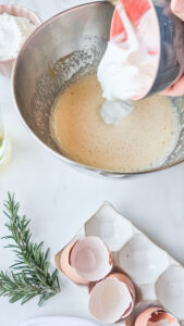 Olivenölkuchen mit Rosmarin und Zitrone – saftig und aromatisch Olivenölkuchen Aus Der Provence Rezept 1 169x300