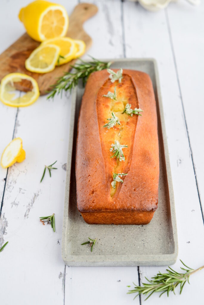 Olivenölkuchen mit Rosmarin und Zitrone – saftig und aromatisch Olivenölkuchen mit Rosmarin und Zitrone – saftig und aromatisch Olivenölkuchen Mit Rosmarin Rezept 684x1024