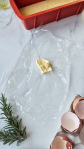 Olivenölkuchen mit Rosmarin und Zitrone – saftig und aromatisch Olivenölkuchen Mit Rosmarin Und Zitronen Backen Rezept 1 169x300