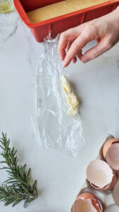 Olivenölkuchen mit Rosmarin und Zitrone – saftig und aromatisch Olivenölkuchen Mit Rosmarin Und Zitronen Backen Rezept 2 169x300