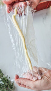 Olivenölkuchen mit Rosmarin und Zitrone – saftig und aromatisch Olivenölkuchen Mit Rosmarin Und Zitronen Backen Rezept 5 169x300