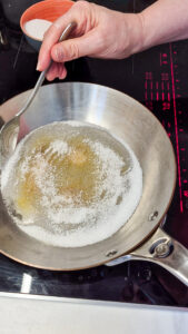 Tarte Tatin klassisch französisch – das Originalrezept Original Tarte Tatin Mit Apfel Und Karamell Backen 5 169x300