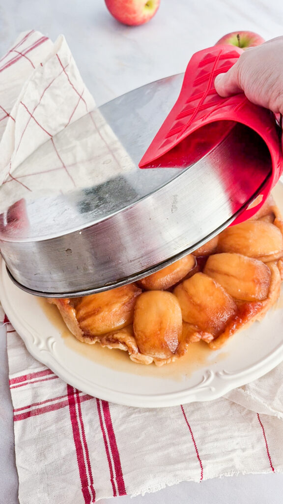 Tarte Tatin klassisch französisch – das Originalrezept Traditionell Tarte Tatin Rezept 576x1024