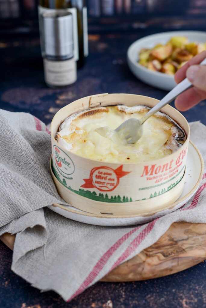 Vacherin Mont d'Or aus dem Ofen Vacherin Mont D Or Gebackene Mit Weisswein 684x1024