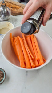 Gebratene Möhren mit Sesamcreme - einfache und schnelles Gemüserezept Gebratene Möhren Mit Sesamcreme Einfach Vegan 4 169x300