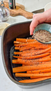 Gebratene Möhren mit Sesamcreme - einfache und schnelles Gemüserezept Gebratene Möhren Mit Sesamcreme Einfach Vegan 5 169x300