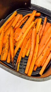 Gebratene Möhren mit Sesamcreme - einfache und schnelles Gemüserezept Gebratene Möhren Mit Sesamcreme Einfach Vegan 6 169x300