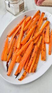 Gebratene Möhren mit Sesamcreme - einfache und schnelles Gemüserezept Gebratene Möhren Mit Sesamcreme Einfach Vegan 7 169x300