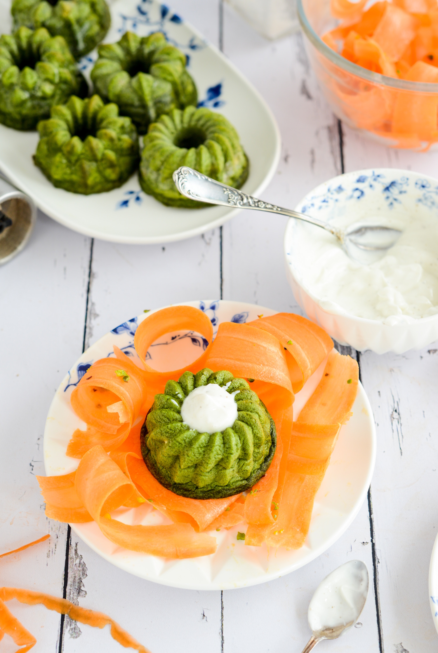 Ostervorspeise: Spinatflan mit Karottensalat im Nest Spinatflan Mit Karottensalat