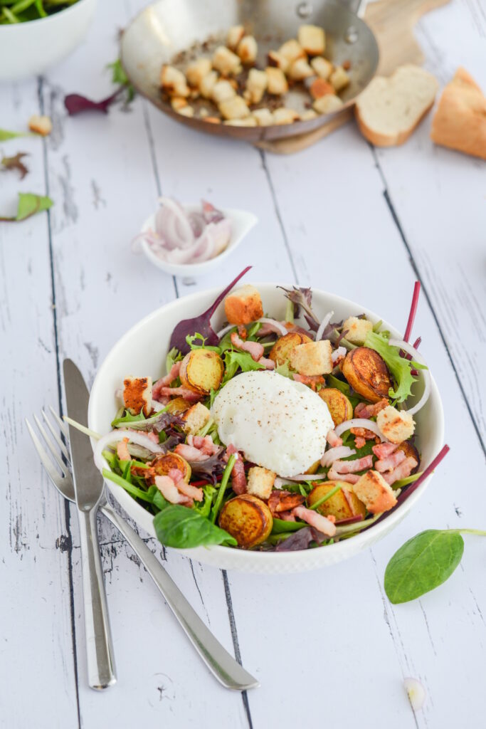 Salade Vosgienne (Vogesen Salat) – Klassisches französisches Rezept Salade Vosgienne (Vogesen Salat) – Klassisches französisches Rezept Vogesen Salat Mit Kartoffel Und Speck 683x1024