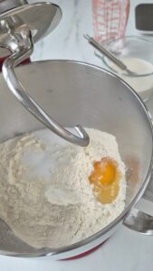 Blumen-Brioche – das Rezept mit dem Wow-Effekt Blumen Brioche Ostern Blumenmuster 2 169x300