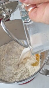 Blumen-Brioche – das Rezept mit dem Wow-Effekt Blumen Brioche Ostern Blumenmuster 3 169x300