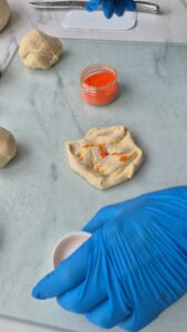 Blumen-Brioche – das Rezept mit dem Wow-Effekt Brioche Mit Blumenmuster Aufschneiden 1 1 169x300