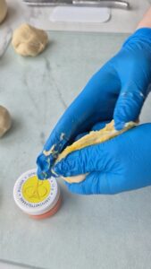 Blumen-Brioche – das Rezept mit dem Wow-Effekt Brioche Mit Blumenmuster Aufschneiden 2 169x300