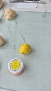 Blumen-Brioche – das Rezept mit dem Wow-Effekt Brioche Mit Blumenmuster Aufschneiden 3 169x300