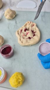 Blumen-Brioche – das Rezept mit dem Wow-Effekt Brioche Mit Blumenmuster Aufschneiden 4 169x300