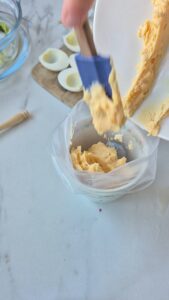 Mimosa-Eier (Oeufs Mimosa) Eier Mimosa Rezept Frankreich 2 169x300