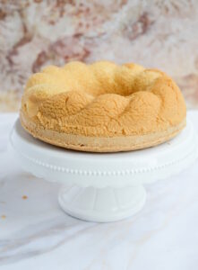 Fluffige Biskuit-Torte mit Schokocreme, wie eine Wolke Fluffige Biskuit Torte Mit Mousse Au Chocolat 3 221x300