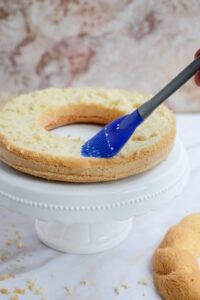 Fluffige Biskuit-Torte mit Schokocreme, wie eine Wolke Fluffige Biskuit Torte Mit Mousse Au Chocolat 5 200x300