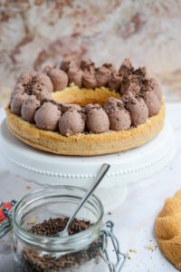 Fluffige Biskuit-Torte mit Schokocreme, wie eine Wolke Fluffige Biskuit Torte Mit Mousse Au Chocolat 7 200x300