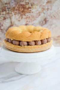 Fluffige Biskuit-Torte mit Schokocreme, wie eine Wolke Fluffige Biskuit Torte Mit Mousse Au Chocolat 8 201x300