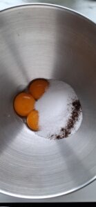 Fluffige Biskuit-Torte mit Schokocreme, wie eine Wolke Fluffige Biskuit Torte Mit Mousse Au Chocolat Wie Eine Wolke 1 1 1 139x300