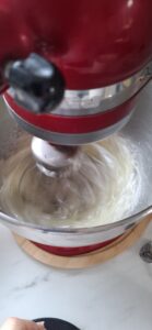 Fluffige Biskuit-Torte mit Schokocreme, wie eine Wolke Fluffige Biskuit Torte Mit Mousse Au Chocolat Wie Eine Wolke 1 139x300