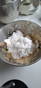 Fluffige Biskuit-Torte mit Schokocreme, wie eine Wolke Fluffige Biskuit Torte Mit Mousse Au Chocolat Wie Eine Wolke 10 139x300