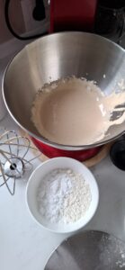 Fluffige Biskuit-Torte mit Schokocreme, wie eine Wolke Fluffige Biskuit Torte Mit Mousse Au Chocolat Wie Eine Wolke 2 139x300