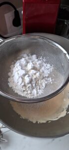 Fluffige Biskuit-Torte mit Schokocreme, wie eine Wolke Fluffige Biskuit Torte Mit Mousse Au Chocolat Wie Eine Wolke 3 139x300