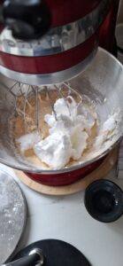 Fluffige Biskuit-Torte mit Schokocreme, wie eine Wolke Fluffige Biskuit Torte Mit Mousse Au Chocolat Wie Eine Wolke 7 139x300