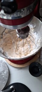 Fluffige Biskuit-Torte mit Schokocreme, wie eine Wolke Fluffige Biskuit Torte Mit Mousse Au Chocolat Wie Eine Wolke 8 139x300