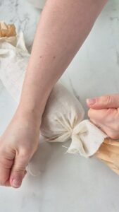 Hähnchenschinken selber machen – einfaches Rezept Hähnchenschinken Im Tuch Gegart Torchon 4 169x300