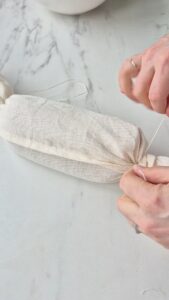 Hähnchenschinken selber machen – einfaches Rezept Hähnchenschinken Im Tuch Gegart Torchon 5 169x300