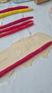 Blumen-Brioche – das Rezept mit dem Wow-Effekt Hefeteig Blumenmuster Ostern Brunch 4 169x300