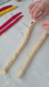 Blumen-Brioche – das Rezept mit dem Wow-Effekt Blumen-Brioche – das Rezept mit dem Wow-Effekt Hefeteig Blumenmuster Ostern Brunch 6 169x300