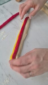 Blumen-Brioche – das Rezept mit dem Wow-Effekt Hefeteig Blumenmuster Ostern Brunch 8 169x300