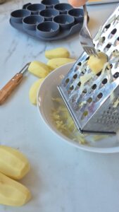 Knusprige Kartoffel-Parmesan-Schälchen (essbare Körbchen für Vorspeisen & Aperitif) Knusprige Kartoffel Parmesan Schälchen Körbchen Glutenfrei 1 169x300