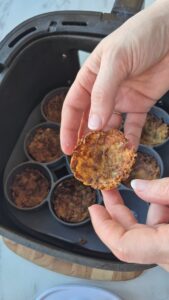 Knusprige Kartoffel-Parmesan-Schälchen (essbare Körbchen für Vorspeisen & Aperitif) Knusprige Kartoffel Parmesan Schälchen Körbchen Glutenfrei 11 169x300