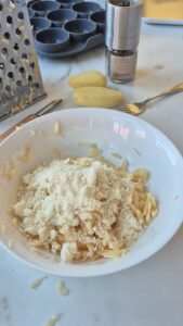 Knusprige Kartoffel-Parmesan-Schälchen (essbare Körbchen für Vorspeisen & Aperitif) Knusprige Kartoffel Parmesan Schälchen Körbchen Glutenfrei 3 169x300