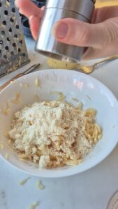 Knusprige Kartoffel-Parmesan-Schälchen (essbare Körbchen für Vorspeisen & Aperitif) Knusprige Kartoffel Parmesan Schälchen Körbchen Glutenfrei 4 169x300