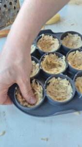 Knusprige Kartoffel-Parmesan-Schälchen (essbare Körbchen für Vorspeisen & Aperitif) Knusprige Kartoffel Parmesan Schälchen Körbchen Glutenfrei 9 169x300