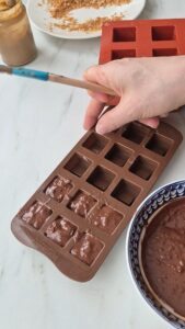 Knusprige Pralinen „Rocher" mit Nussnougat – selbermachen Knusprige Pralinen Rocher Nussnougat Selbermachen 11 169x300